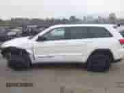 2018 Jeep Grand Cherokee Laredo E z VIN 1C4RJFAG2JC503130, wystawiony jako IAAI lot #41527333 z przebiegiem 95 669 mil mil oraz . Historia ofert i sprzedaży dostępna na DreamBid. Obrazek 14.