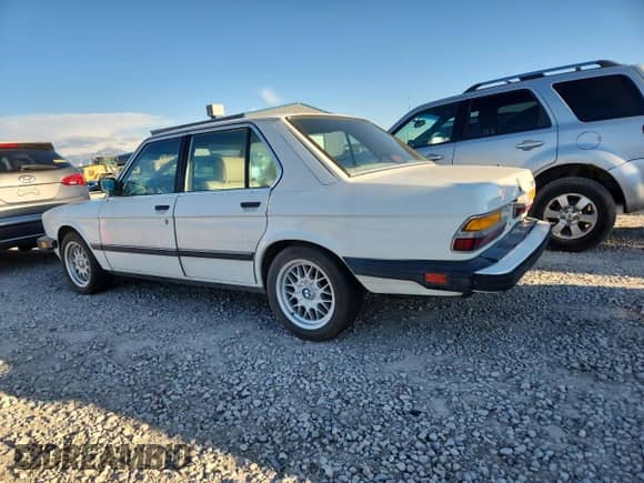 1987 BMW 5 Series с VIN WBADK7307H9652683, выставлен на аукционе Copart как лот 84524025 с пробегом 123 140 миль миль и Чистый • Clean title. История ставок и продаж доступна на DreamBid. Изображение 2.