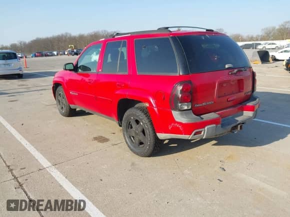 2002 Chevrolet TrailBlazer LTZ z VIN 1GNDT13S422163650, wystawiony jako IAAI lot #42063356 z przebiegiem Nie podano mil oraz . Historia ofert i sprzedaży dostępna na DreamBid. Obrazek 3.