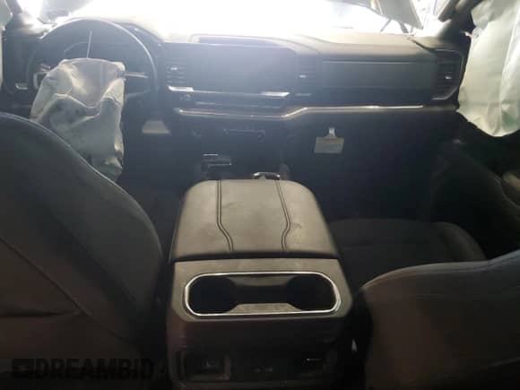 2024 Chevrolet Silverado 1500 LT Trail Boss z VIN 3GCUDFE85RG289179, wystawiony jako Copart lot #70748455 z przebiegiem Nie podano mil oraz Szkoda całkowita • Salvage title. Historia ofert i sprzedaży dostępna na DreamBid. Obrazek 8.