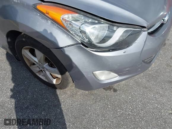 2013 Hyundai Elantra GLS z VIN KMHDH4AE9DU523071, wystawiony jako IAAI lot #43586642 z przebiegiem 176 733 mil mil oraz . Historia ofert i sprzedaży dostępna na DreamBid. Obrazek 12.