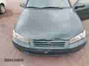 1999 Toyota Camry LE z VIN 4T1BG22K1XU614536, wystawiony jako IAAI lot #43391226 z przebiegiem 395 786 mil mil oraz . Historia ofert i sprzedaży dostępna na DreamBid. Obrazek 10.