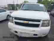 2007 Chevrolet Suburban LTZ z VIN 1GNFC16077R223342, wystawiony jako IAAI lot #42513496 z przebiegiem 256 637 mil mil oraz . Historia ofert i sprzedaży dostępna na DreamBid. Obrazek 11.