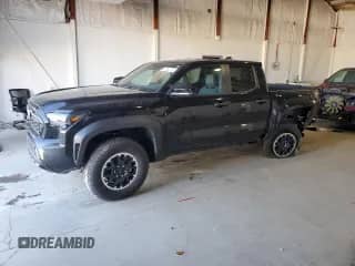 2024 Toyota Tacoma TRD Off Road с VIN 3TMLB5JN3RM052263, выставлен на аукционе Copart как лот 89433455 с пробегом 14 802 миль миль и Чистый • Clean title. История ставок и продаж доступна на DreamBid. Изображение 1.