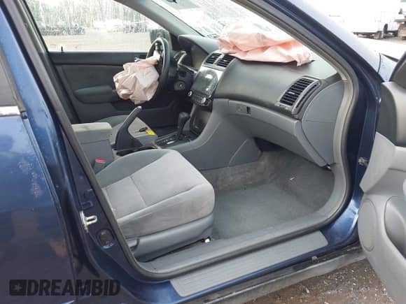 2003 Honda Accord LX с VIN 1HGCM56303A113995, выставлен на аукционе IAAI как лот 43232858 с пробегом 218 232 миль миль и . История ставок и продаж доступна на DreamBid. Изображение 5.