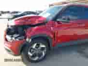 2024 Hyundai Venue SEL z VIN KMHRC8A34RU339108, wystawiony jako IAAI lot #42951684 z przebiegiem 4 985 mil mil oraz . Historia ofert i sprzedaży dostępna na DreamBid. Obrazek 6.