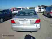 2005 Toyota Camry LE z VIN 4T1BE30K75U032758, wystawiony jako IAAI lot #43315191 z przebiegiem 217 300 mil mil oraz . Historia ofert i sprzedaży dostępna na DreamBid. Obrazek 16.