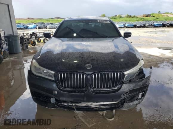 2018 BMW 7 Series 750i with VIN WBA7F0C56JGM22820, listed as a Copart auction lot 84008985 with 82,715 mi miles and Salvage title. Bid and sale history available at DreamBid. Image 5.