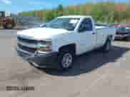 2018 Chevrolet Silverado 1500 Work Truck z VIN 1GCNCNEH0JZ294408, wystawiony jako IAAI lot #42211988 z przebiegiem 116 712 mil mil oraz . Historia ofert i sprzedaży dostępna na DreamBid. Obrazek 2.