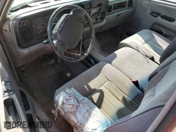 1996 Dodge 1500 с VIN 3B7HF13Y5TG185784, выставлен на аукционе Copart как лот 64748865 с пробегом 172 623 миль миль и Списание • Salvage title. История ставок и продаж доступна на DreamBid. Изображение 8.