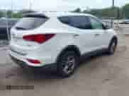 2017 Hyundai Santa Fe 2.4L z VIN 5XYZTDLB0HG393894, wystawiony jako IAAI lot #42744520 z przebiegiem 81 644 mil mil oraz . Historia ofert i sprzedaży dostępna na DreamBid. Obrazek 4.