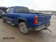 2004 Chevrolet Silverado 2500 LT z VIN 1GCGC23UX4F251997, wystawiony jako IAAI lot #42551103 z przebiegiem 195 443 mil mil oraz . Historia ofert i sprzedaży dostępna na DreamBid. Obrazek 3.