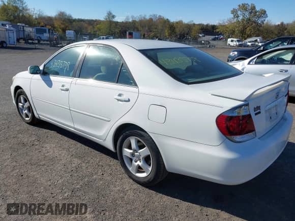 2006 Toyota Camry STD with VIN 4T1BE30K56U689334, listed as a IAAI auction lot 43435738 with 321,925 mi miles and . Bid and sale history available at DreamBid. Image 3.