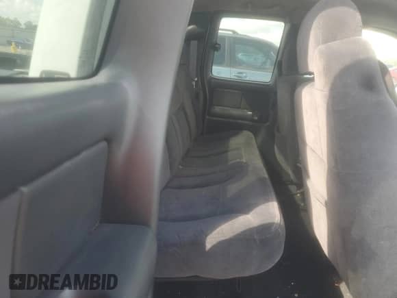 2001 Chevrolet Silverado 1500 LS с VIN 2GCEC19V711148590, выставлен на аукционе Copart как лот 84185575 с пробегом 209 680 миль миль и Списание • Salvage title. История ставок и продаж доступна на DreamBid. Изображение 10.