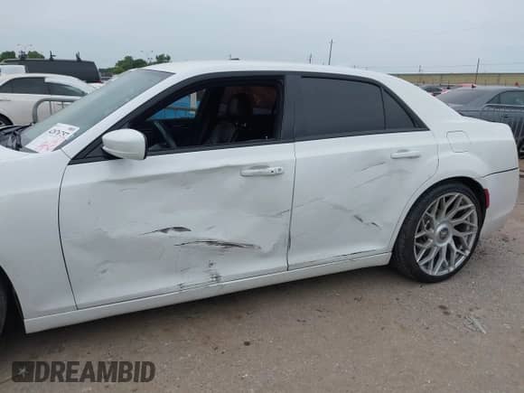 2017 Chrysler 300 S с VIN 2C3CCABG6HH616172, выставлен на аукционе IAAI как лот 42876757 с пробегом 182 608 миль миль и . История ставок и продаж доступна на DreamBid. Изображение 6.