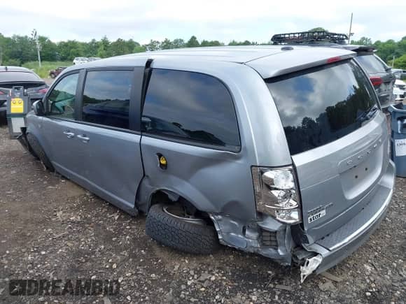 2019 Dodge Grand Caravan SE z VIN 2C4RDGBG5KR805516, wystawiony jako IAAI lot #42680617 z przebiegiem 45 585 mil mil oraz . Historia ofert i sprzedaży dostępna na DreamBid. Obrazek 3.