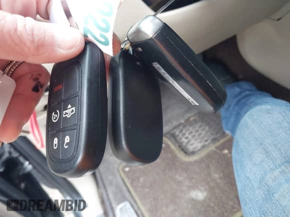 2016 Ram 1500 Limited z VIN 1C6RR7WM4GS125993, wystawiony jako IAAI lot #41394198 z przebiegiem 113 681 mil mil oraz . Historia ofert i sprzedaży dostępna na DreamBid. Obrazek 11.