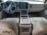 2003 Chevrolet Suburban LT z VIN 3GNEC16Z13G215015, wystawiony jako Copart lot #71533544 z przebiegiem 430 252 mil mil oraz Szkoda całkowita • Salvage title. Historia ofert i sprzedaży dostępna na DreamBid. Obrazek 8.