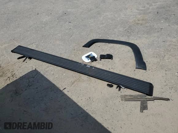 2025 Ram 1500 z VIN 1C6SRFKP5SN615510, wystawiony jako Copart lot #52185475 z przebiegiem 593 mil mil oraz Szkoda całkowita • Salvage title. Historia ofert i sprzedaży dostępna na DreamBid. Obrazek 13.