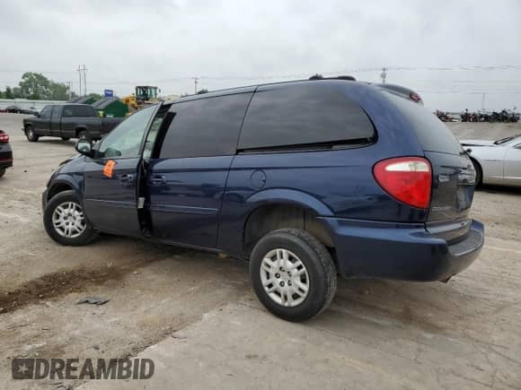2005 Dodge Caravan SE with VIN 2D4GP24R45R242174, listed as a Copart auction lot 55390344 with 142,188 mi miles and Salvage title. Bid and sale history available at DreamBid. Image 2.