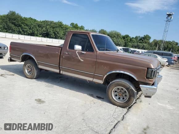 1989 Ford F-150 z VIN 2FTDF15Y1KCB50506, wystawiony jako Copart lot #68017895 z przebiegiem 77 537 mil mil oraz Czysty tytuł • Clean title. Historia ofert i sprzedaży dostępna na DreamBid. Obrazek 4.