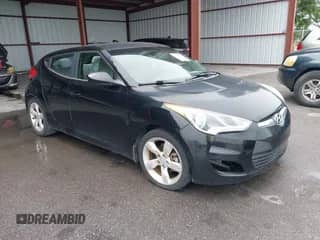 2013 Hyundai Veloster w/Black Int z VIN KMHTC6AD3DU087749, wystawiony jako IAAI lot #42409514 z przebiegiem 132 770 mil mil oraz . Historia ofert i sprzedaży dostępna na DreamBid. Obrazek 1.