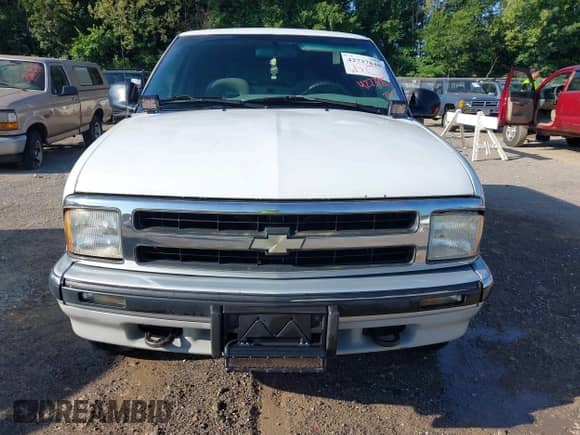1996 Chevrolet Blazer z VIN 1GNDT13W2T2203227, wystawiony jako IAAI lot #42737848 z przebiegiem 166 855 mil mil oraz . Historia ofert i sprzedaży dostępna na DreamBid. Obrazek 6.