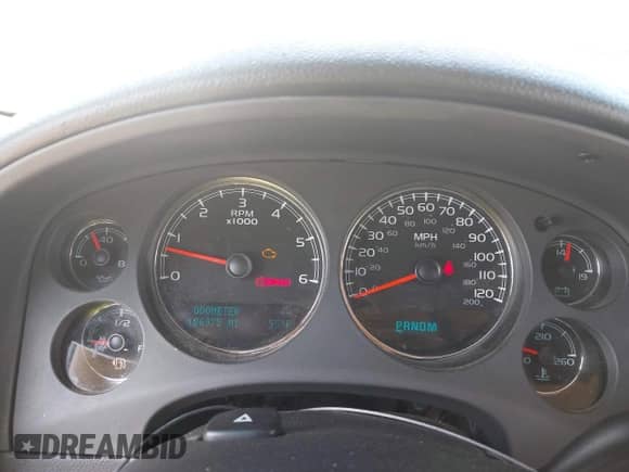 2008 Chevrolet Suburban LTZ z VIN 1GNFK16Y78R121985, wystawiony jako IAAI lot #42602591 z przebiegiem 186 975 mil mil oraz . Historia ofert i sprzedaży dostępna na DreamBid. Obrazek 7.