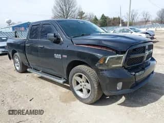 2013 Ram 1500 Express z VIN 1C6RR7FT9DS618135, wystawiony jako IAAI lot #41826862 z przebiegiem 245 716 mil mil oraz . Historia ofert i sprzedaży dostępna na DreamBid. Obrazek 1.