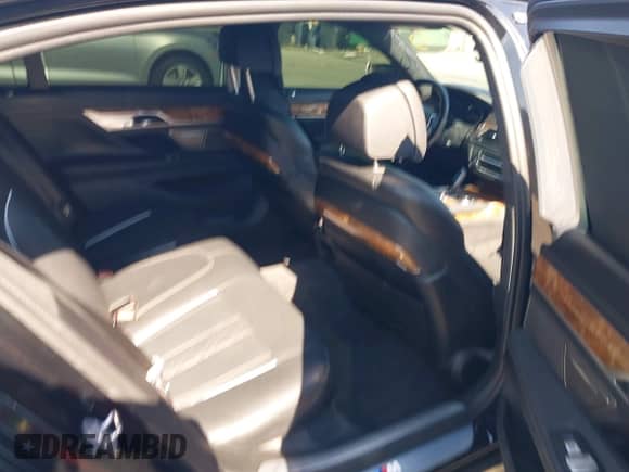 2019 BMW 7 Series 750i xDrive with VIN WBA7F2C51KB239352, listed as a IAAI auction lot 43169276 with 89,821 mi miles and . Bid and sale history available at DreamBid. Image 8.