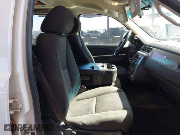 2010 Chevrolet Suburban LS with VIN 1GNUCHE01AR174986, listed as a IAAI auction lot 41697401 with 333,135 mi miles and . Bid and sale history available at DreamBid. Image 5.