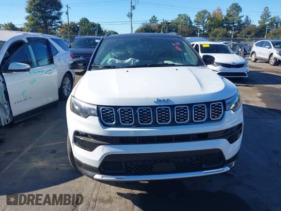 2025 Jeep Compass Limited z VIN 3C4NJDCN7ST594027, wystawiony jako IAAI lot #43492414 z przebiegiem 14 694 mil mil oraz . Historia ofert i sprzedaży dostępna na DreamBid. Obrazek 12.