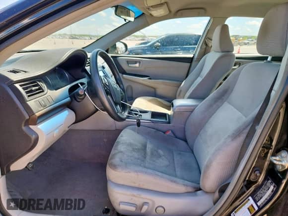 2017 Toyota Camry XLE z VIN 4T1BF1FK6HU769821, wystawiony jako Copart lot #69272995 z przebiegiem 121 113 mil mil oraz Czysty tytuł • Clean title. Historia ofert i sprzedaży dostępna na DreamBid. Obrazek 7.