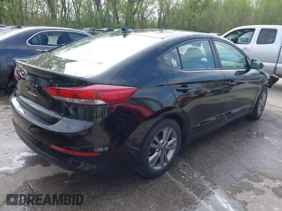 2017 Hyundai Elantra SE z VIN KMHD84LF9HU284584, wystawiony jako IAAI lot #42042620 z przebiegiem 95 183 mil mil oraz . Historia ofert i sprzedaży dostępna na DreamBid. Obrazek 4.