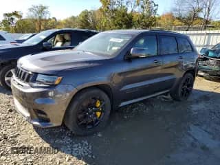 2021 Jeep Grand Cherokee Trackhawk z VIN 1C4RJFN93MC757896, wystawiony jako Copart lot #70516665 z przebiegiem 9 400 mil mil oraz Szkoda całkowita • Salvage title. Historia ofert i sprzedaży dostępna na DreamBid. Obrazek 1.