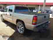 2006 GMC Sierra 1500 SL z VIN 2GTEC13V261282441, wystawiony jako IAAI lot #41799896 z przebiegiem 274 960 mil mil oraz . Historia ofert i sprzedaży dostępna na DreamBid. Obrazek 3.
