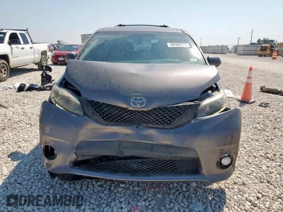 2017 Toyota Sienna SE with VIN 5TDXZ3DCXHS894141, listed as a Copart auction lot 68968775 with 109,334 mi miles and Salvage title. Bid and sale history available at DreamBid. Image 5.