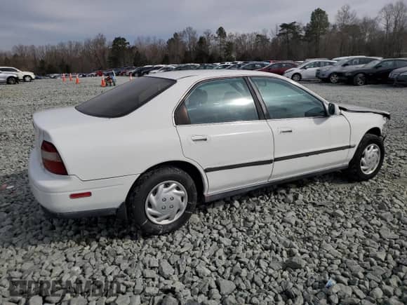 1994 Honda Accord LX с VIN 1HGCD5631RA175785, выставлен на аукционе Copart как лот 47111905 с пробегом 238 860 миль миль и Списание • Salvage title. История ставок и продаж доступна на DreamBid. Изображение 3.