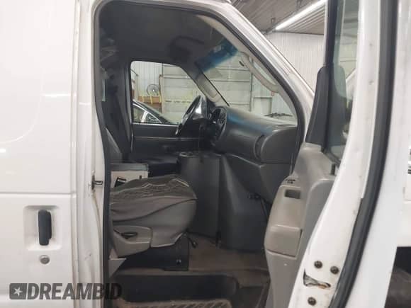2004 Ford Econoline Cargo с VIN 1FTSE34L64HB43798, выставлен на аукционе IAAI как лот 42823149 с пробегом 196 519 миль миль и . История ставок и продаж доступна на DreamBid. Изображение 5.