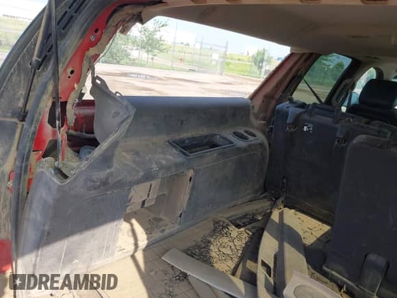 2011 Chevrolet Suburban LT с VIN 1GNSKJE36BR164192, выставлен на аукционе IAAI как лот 42812182 с пробегом 211 072 миль миль и . История ставок и продаж доступна на DreamBid. Изображение 6.