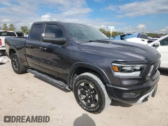 2019 Ram 1500 Rebel z VIN 1C6SRFET7KN871348, wystawiony jako Copart lot #85364805 z przebiegiem 138 362 mil mil oraz Czysty tytuł • Clean title. Historia ofert i sprzedaży dostępna na DreamBid. Obrazek 4.