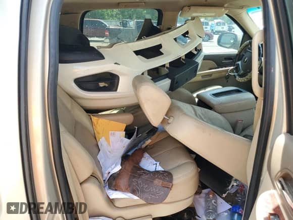 2009 Chevrolet Suburban 2LT с VIN 1GNFC26009R156205, выставлен на аукционе Copart как лот 52276035 с пробегом 254 408 миль миль и Списание • Salvage title. История ставок и продаж доступна на DreamBid. Изображение 10.