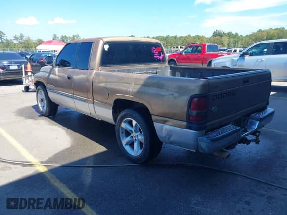2001 Dodge 1500 z VIN 3B7HC13Y81M517434, wystawiony jako IAAI lot #43254565 z przebiegiem 358 770 mil mil oraz . Historia ofert i sprzedaży dostępna na DreamBid. Obrazek 3.