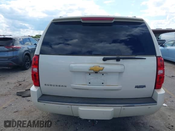 2014 Chevrolet Suburban LTZ with VIN 1GNSCKE08ER150520, listed as a IAAI auction lot 42236005 with 215,013 mi miles and . Bid and sale history available at DreamBid. Image 16.