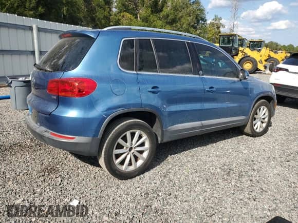 2017 Volkswagen Tiguan Wolfsburg Edition с VIN WVGRV7AX9HK020806, выставлен на аукционе Copart как лот 89558085 с пробегом 130 156 миль миль и Чистый • Clean title. История ставок и продаж доступна на DreamBid. Изображение 3.