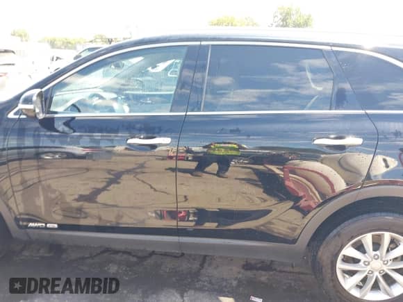 2017 Kia Sorento LX z VIN 5XYPGDA57HG334026, wystawiony jako IAAI lot #43180297 z przebiegiem 153 171 mil mil oraz . Historia ofert i sprzedaży dostępna na DreamBid. Obrazek 14.