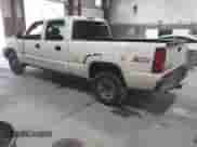 2007 Chevrolet Silverado 1500HD LS z VIN 1GCGK13U97F102188, wystawiony jako IAAI lot #42447177 z przebiegiem 260 613 mil mil oraz . Historia ofert i sprzedaży dostępna na DreamBid. Obrazek 3.