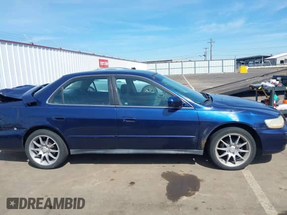 2001 Honda Accord LX with VIN 1HGCG56431A138063, listed as a IAAI auction lot 42196941 with 325,924 mi miles and . Bid and sale history available at DreamBid. Image 13.