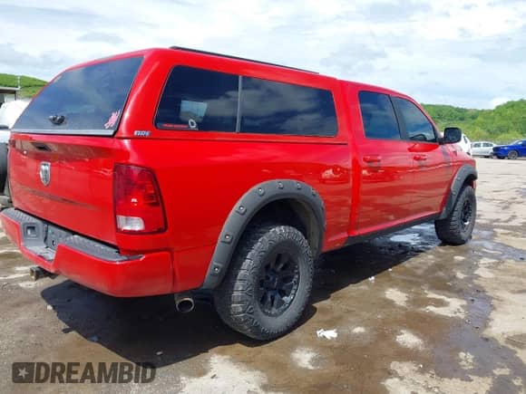 2019 Ram 1500 Big Horn z VIN 1C6RR7TT7KS516706, wystawiony jako IAAI lot #42237978 z przebiegiem 128 926 mil mil oraz . Historia ofert i sprzedaży dostępna na DreamBid. Obrazek 4.