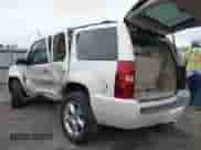 2014 Chevrolet Tahoe LTZ z VIN 1GNSKCE02ER115710, wystawiony jako IAAI lot #40946802 z przebiegiem 212 912 mil mil oraz . Historia ofert i sprzedaży dostępna na DreamBid. Obrazek 3.